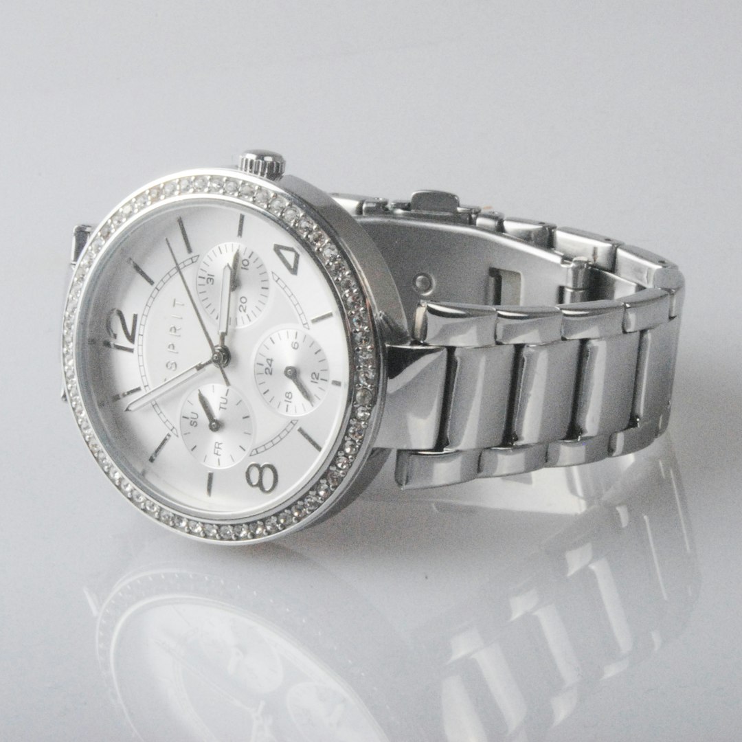 Watch That Tells Regret